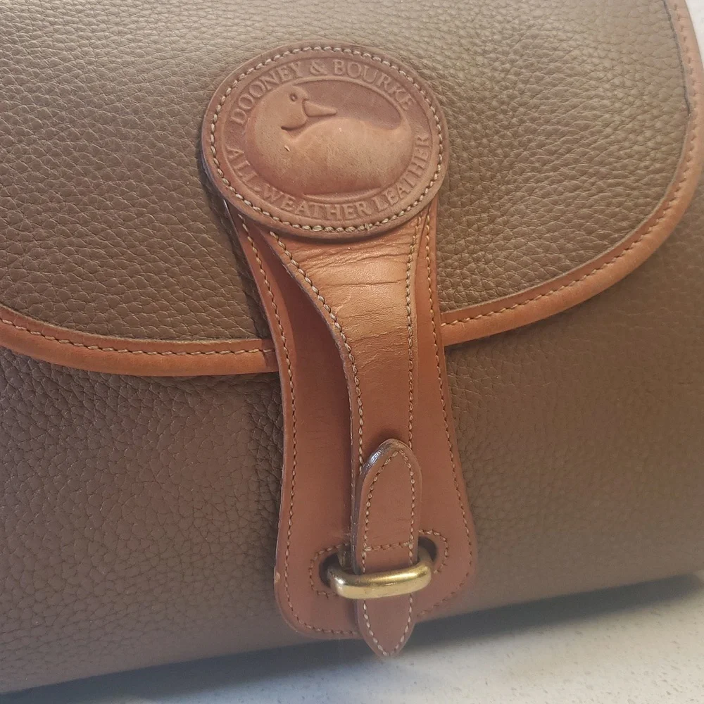 USA 🇺🇲 Vintage DOONEY & BOURKE Crossbody Bag
